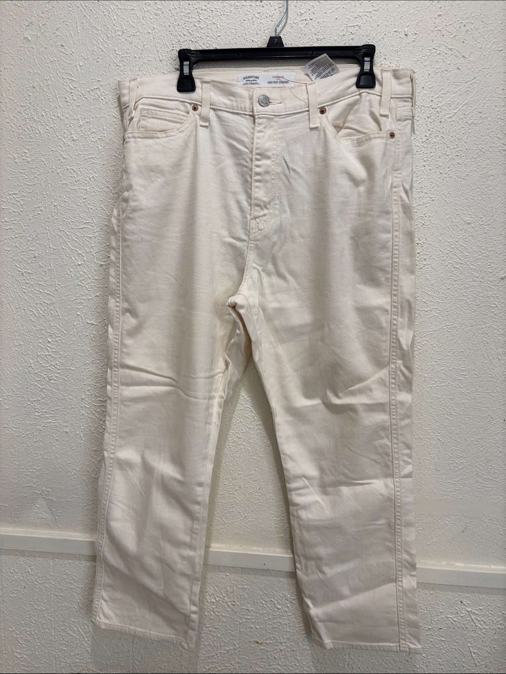 Signature by Levi Strauss women’s  Cream Straight Jeans